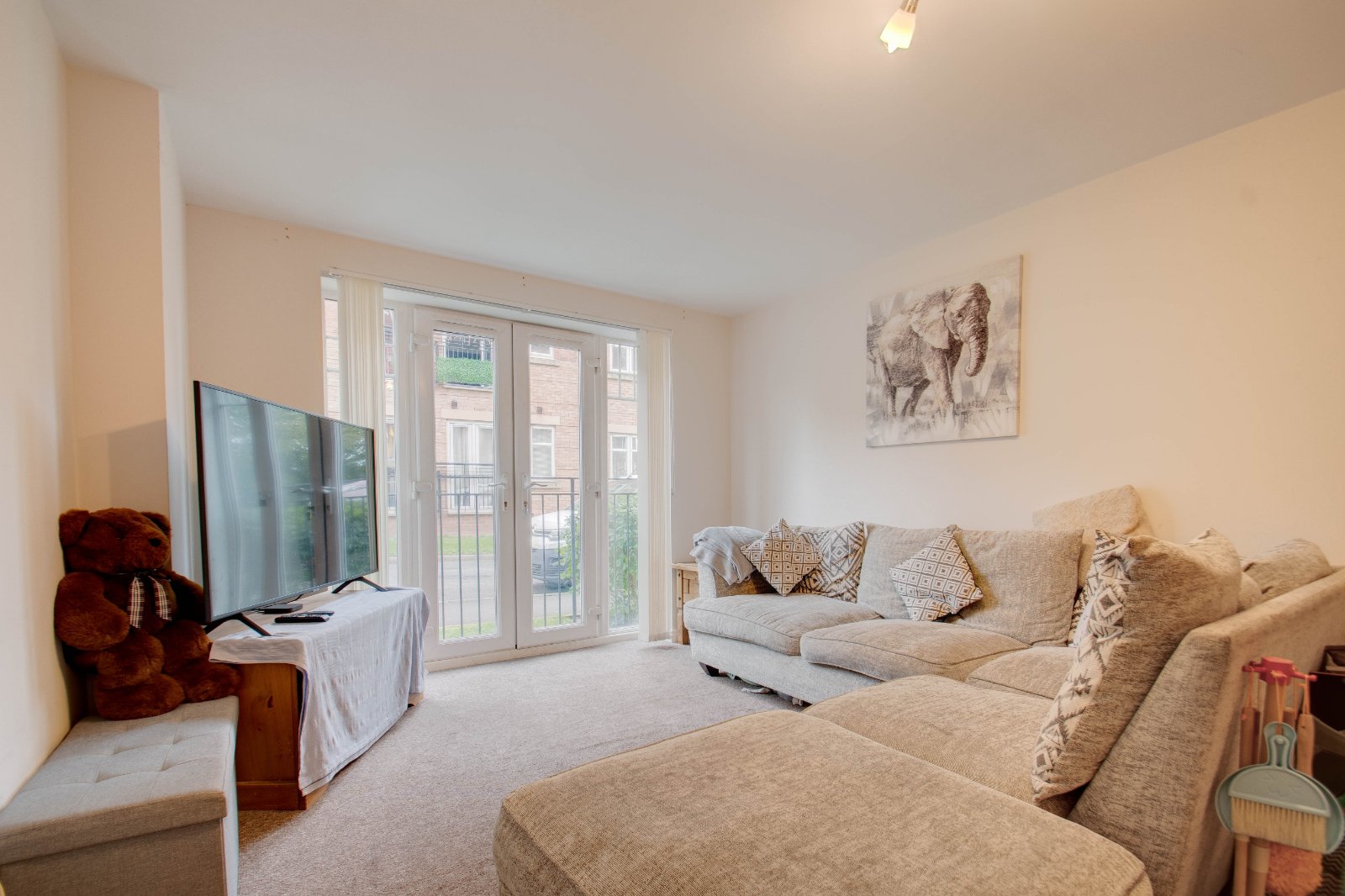2 bed apartment for sale in Hedgerow Close, Greenlands 4