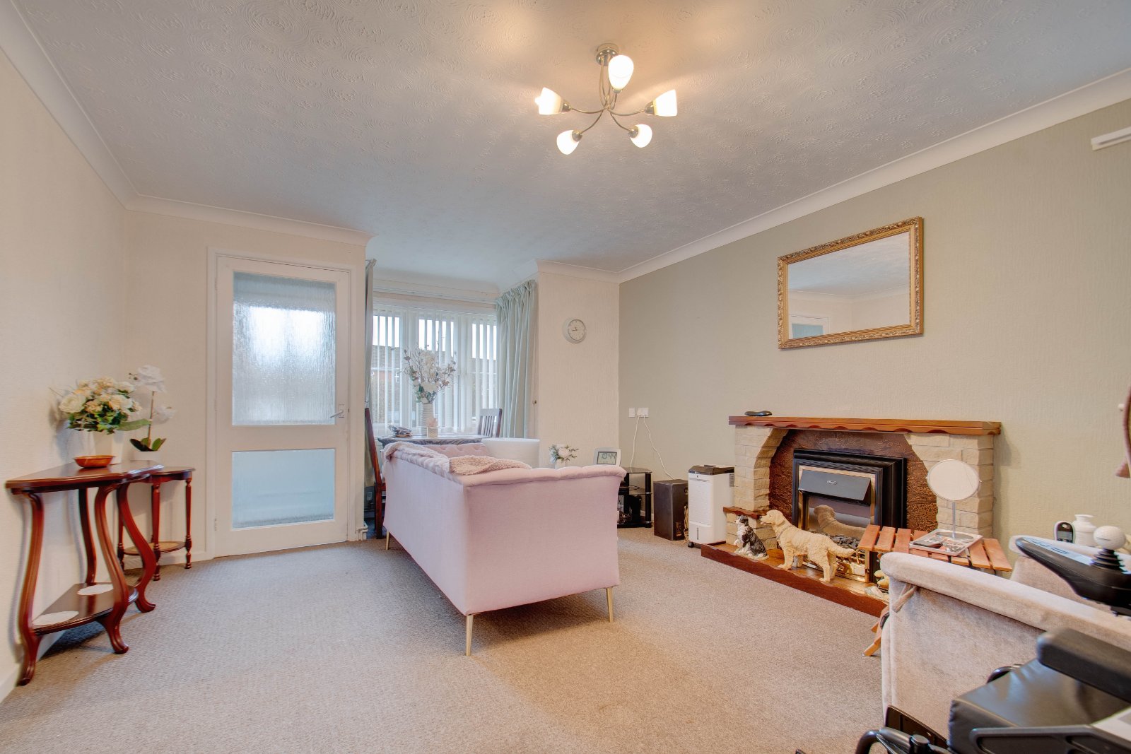 2 bed bungalow for sale in Naseby Close, Redditch 3