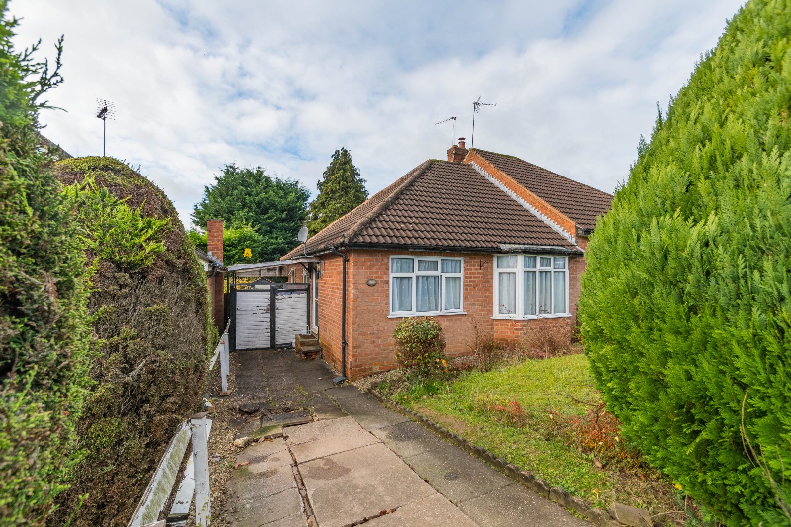 2 bed bungalow for sale in Malvern Road, Headless Cross - Property Image 1