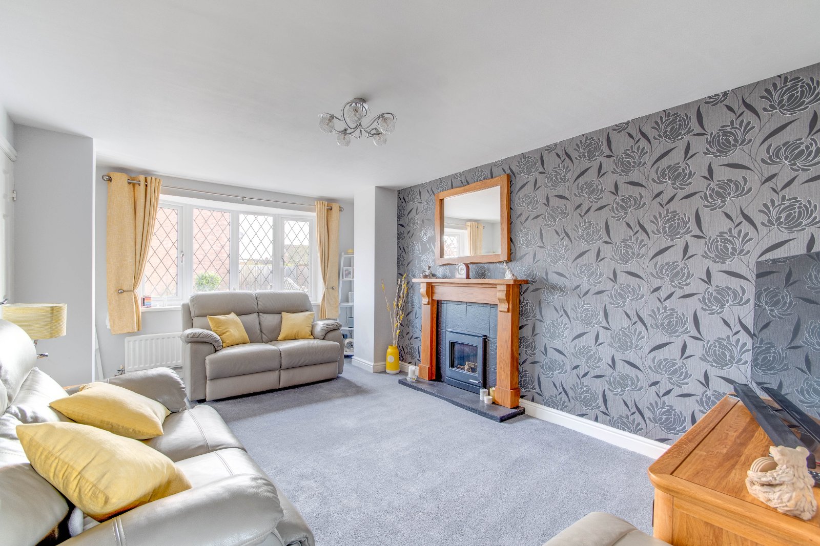 4 bed house for sale in Hartlebury Close, Church Hill North 1