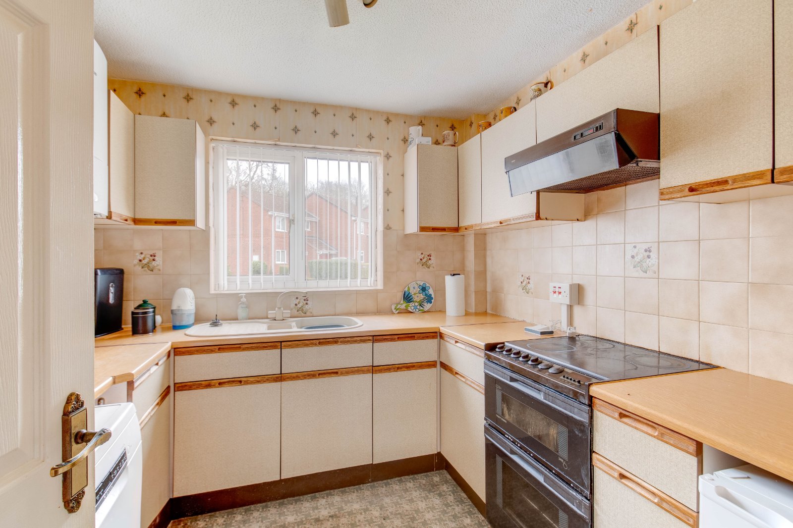 3 bed house for sale in Abbotswood Close, Redditch  - Property Image 2