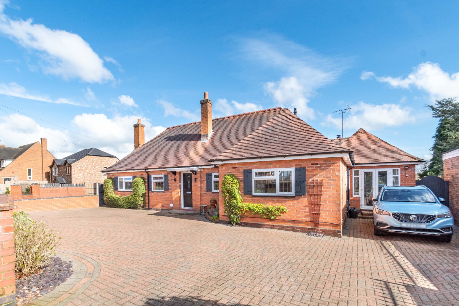 4 bed bungalow for sale in Feckenham Road, Headless Cross  - Property Image 1