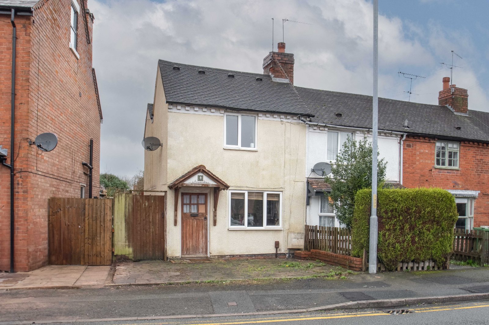 2 bed house for sale in Feckenham Road, Headless Cross  - Property Image 1