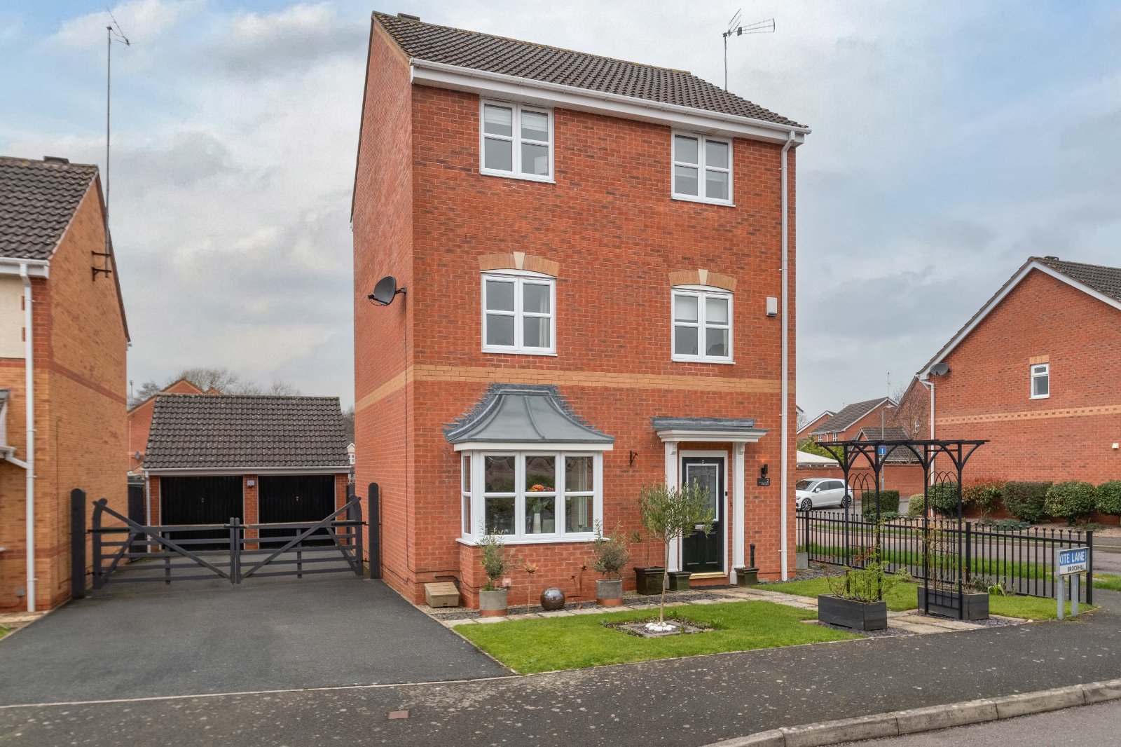 5 bed house for sale in Kite Lane, Redditch - Property Image 1