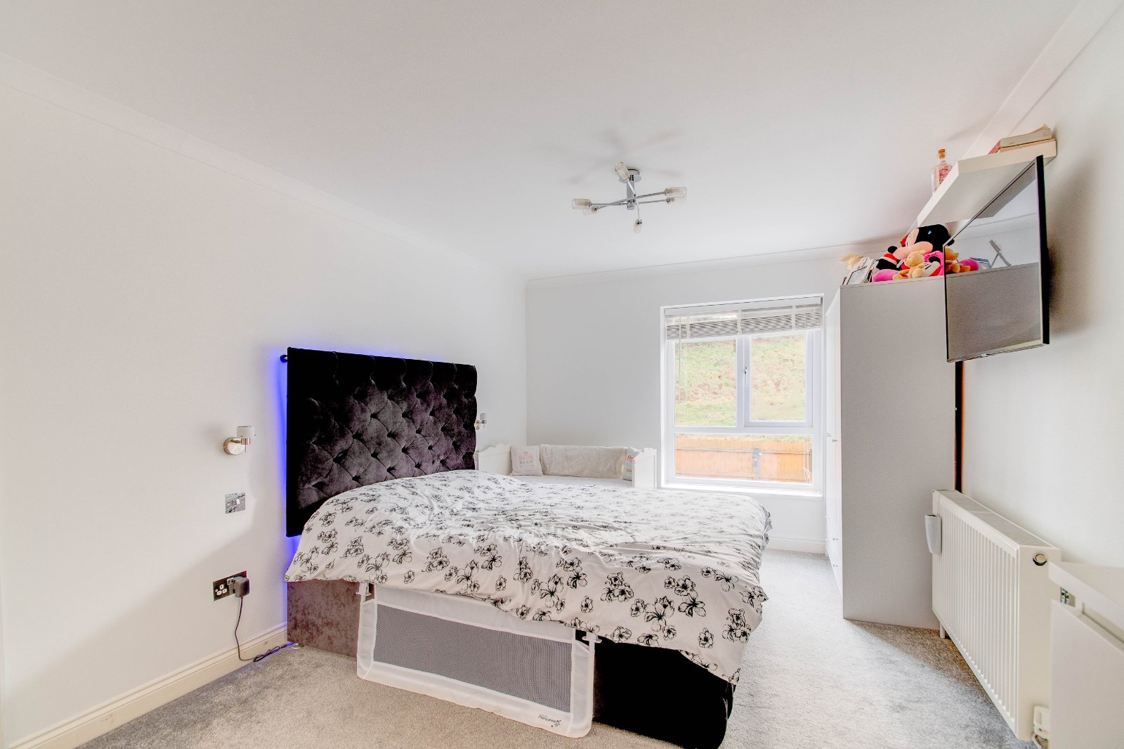 3 bed house for sale in Netherfield, Greenlands  - Property Image 8
