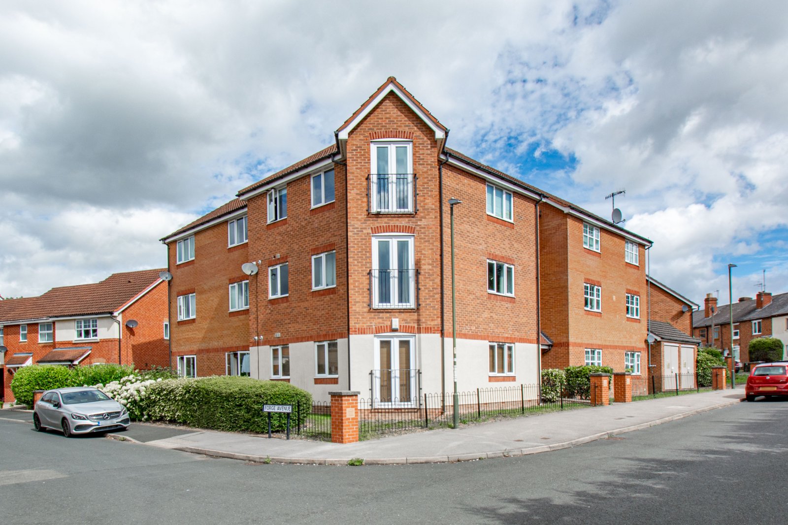 2 bed apartment for sale in Forge Avenue, Bromsgrove - Property Image 1