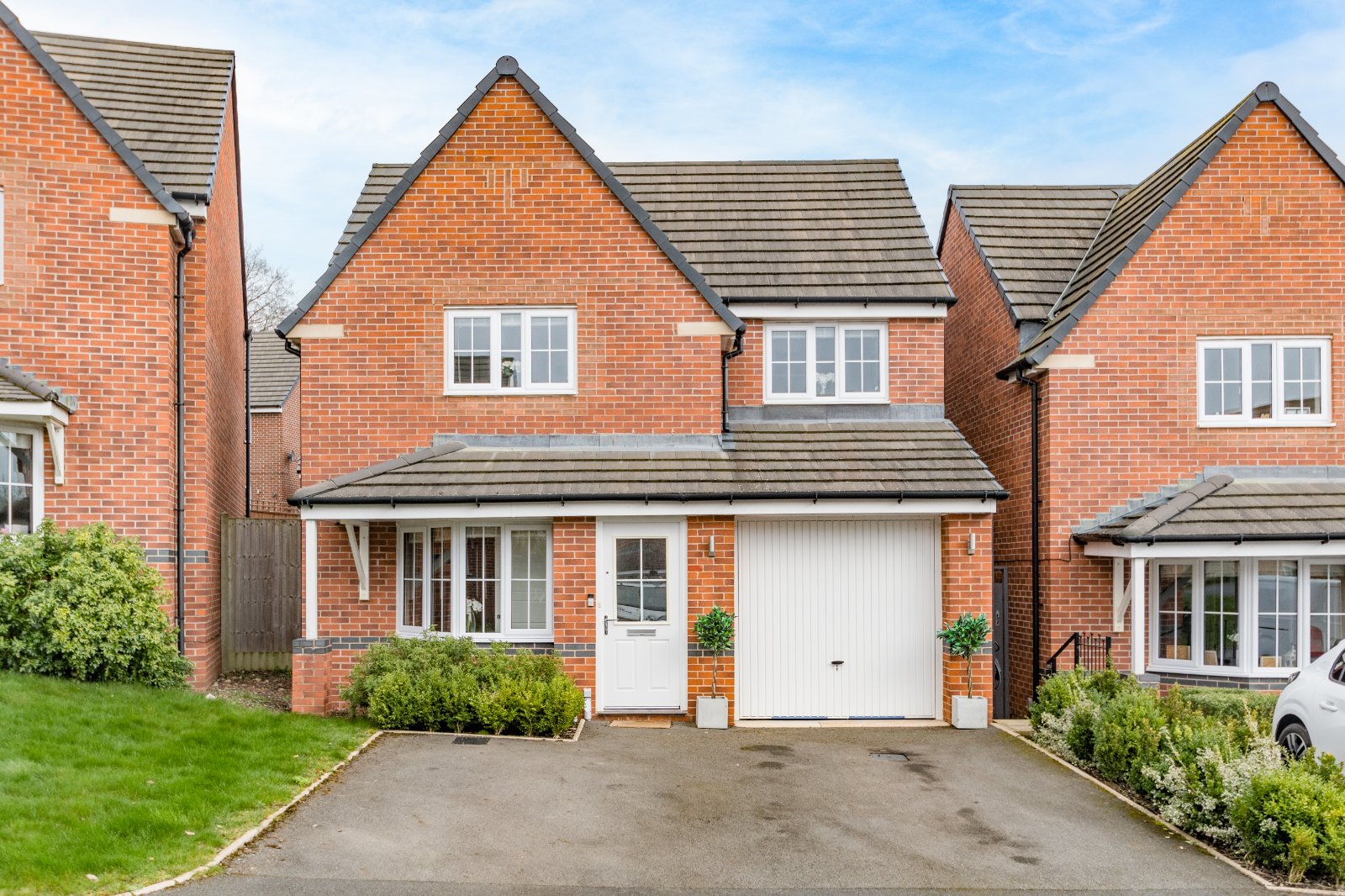 3 bed house for sale in Rudge Close, Webheath  - Property Image 1