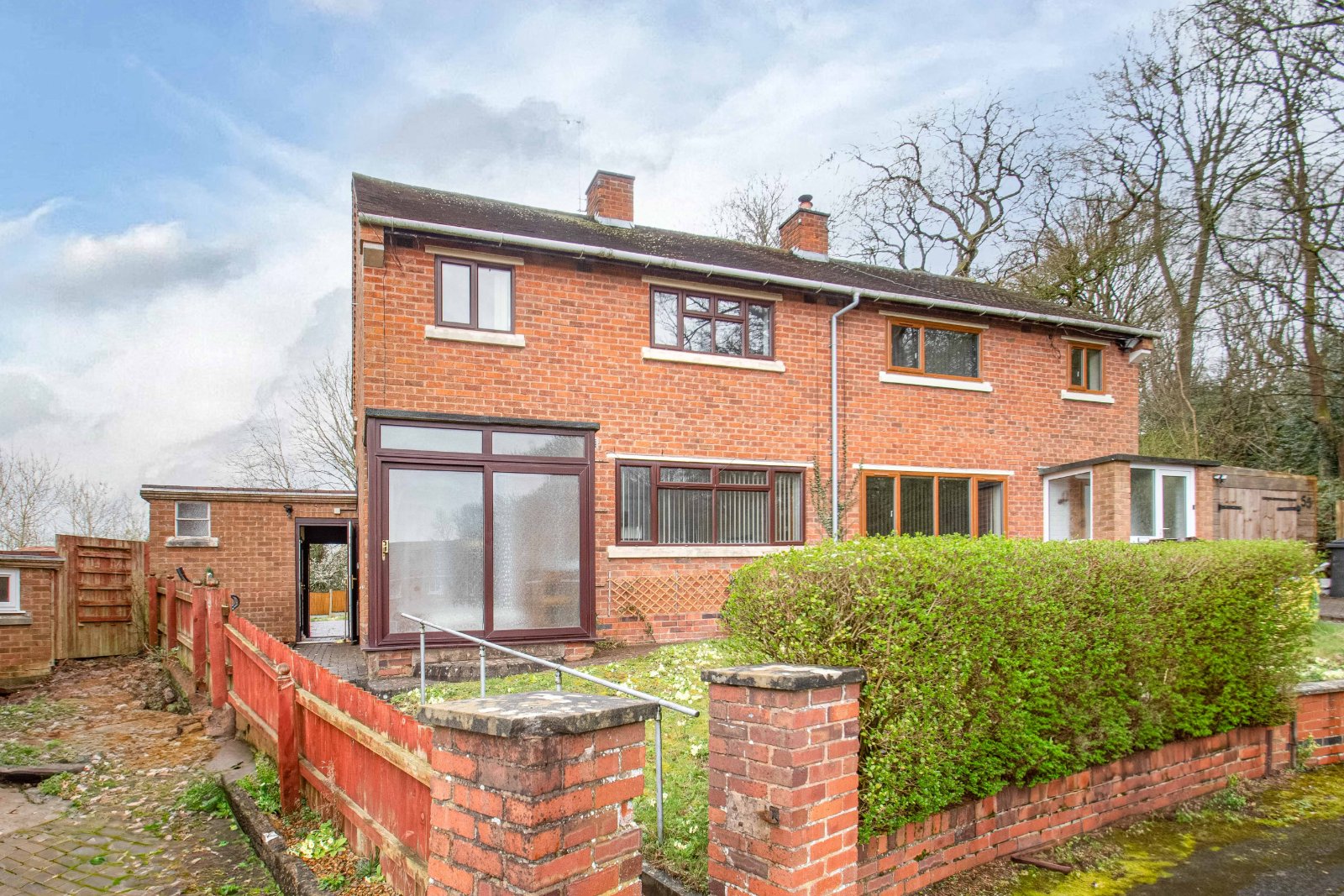 3 bed house for sale in Foxlydiate Crescent, Redditch - Property Image 1