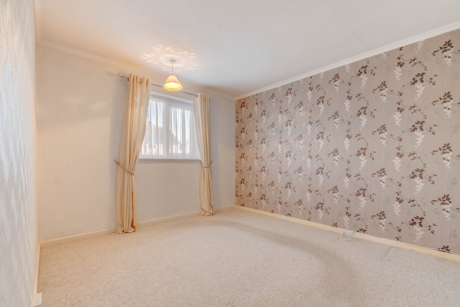 3 bed house for sale in Huband Close, Redditch 4