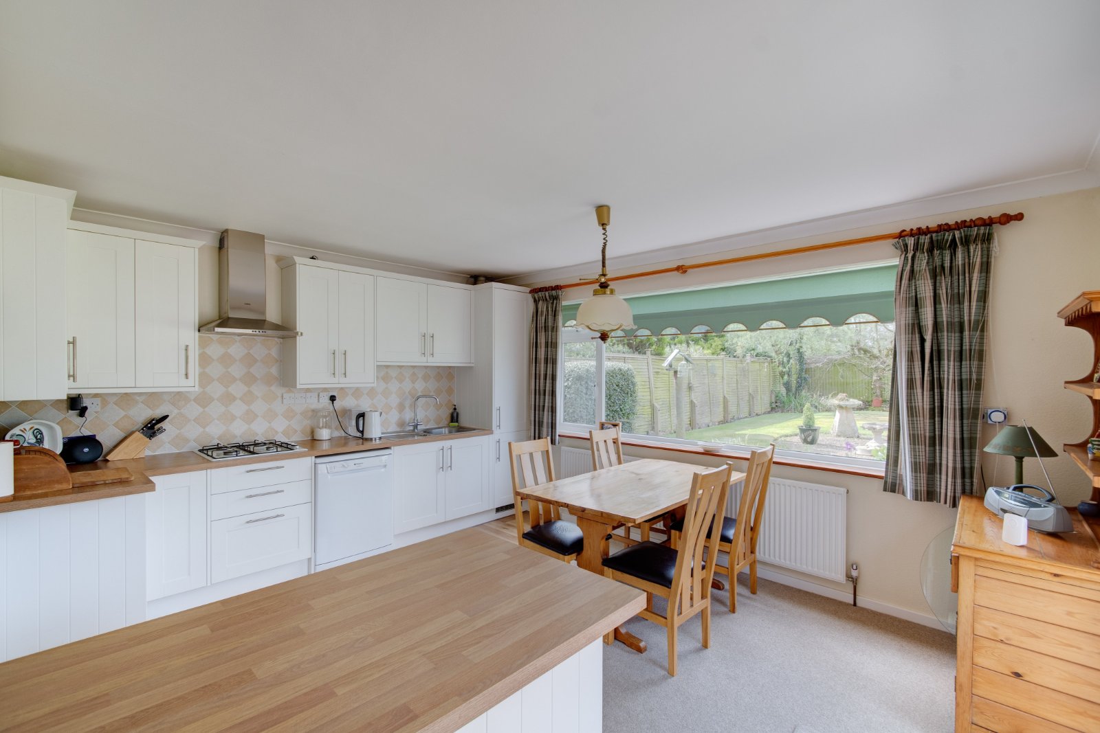 2 bed bungalow for sale in Oak Tree Lane, Sambourne  - Property Image 3