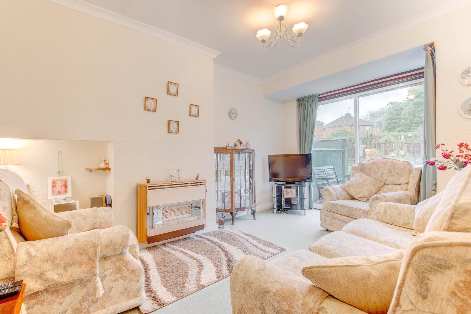 3 bed house for sale in Walkwood Road, Redditch 1
