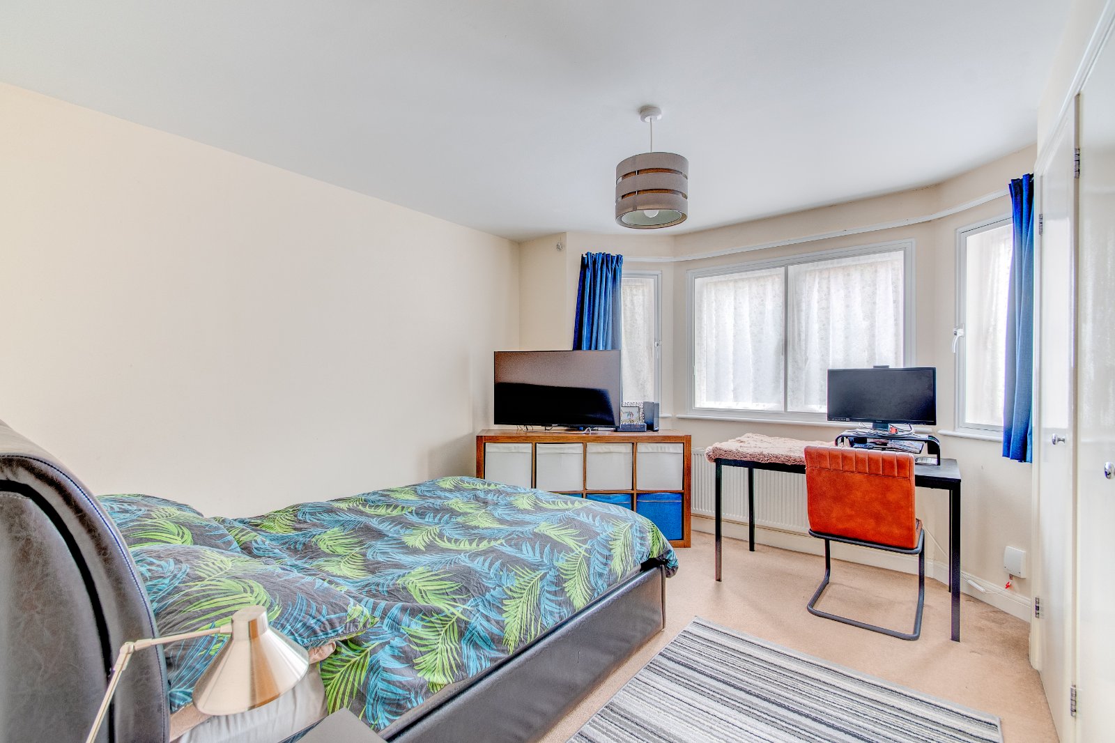 1 bed apartment for sale in Hewell Road, Enfield 2
