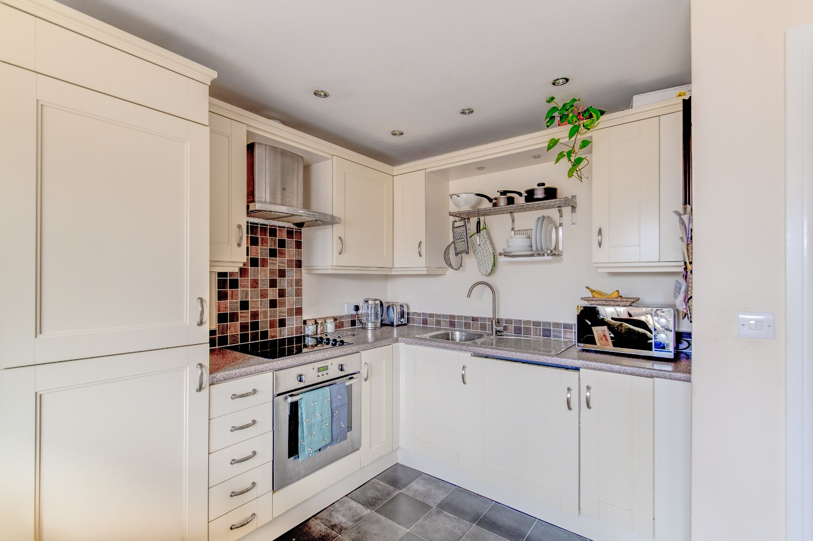 1 bed apartment for sale in Hewell Road, Enfield 6