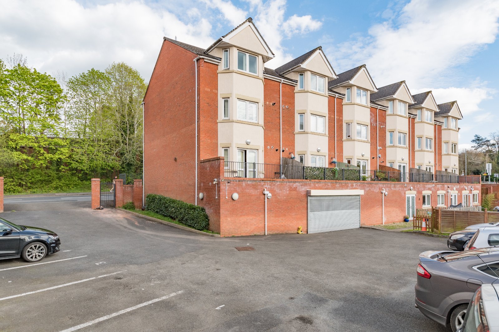 1 bed apartment for sale in Hewell Road, Enfield  - Property Image 1