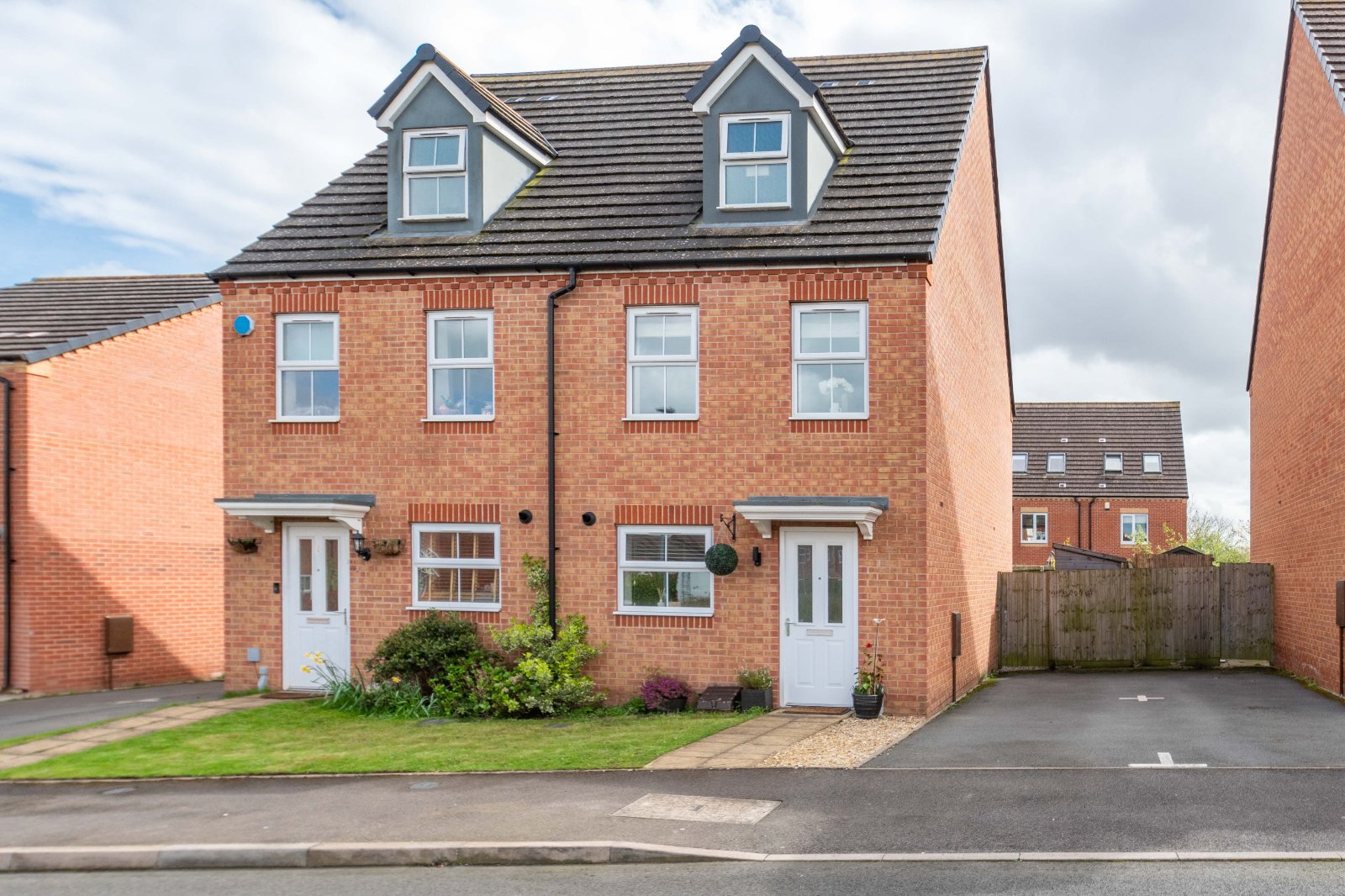 3 bed house for sale in Kemble Street, Redditch - Property Image 1