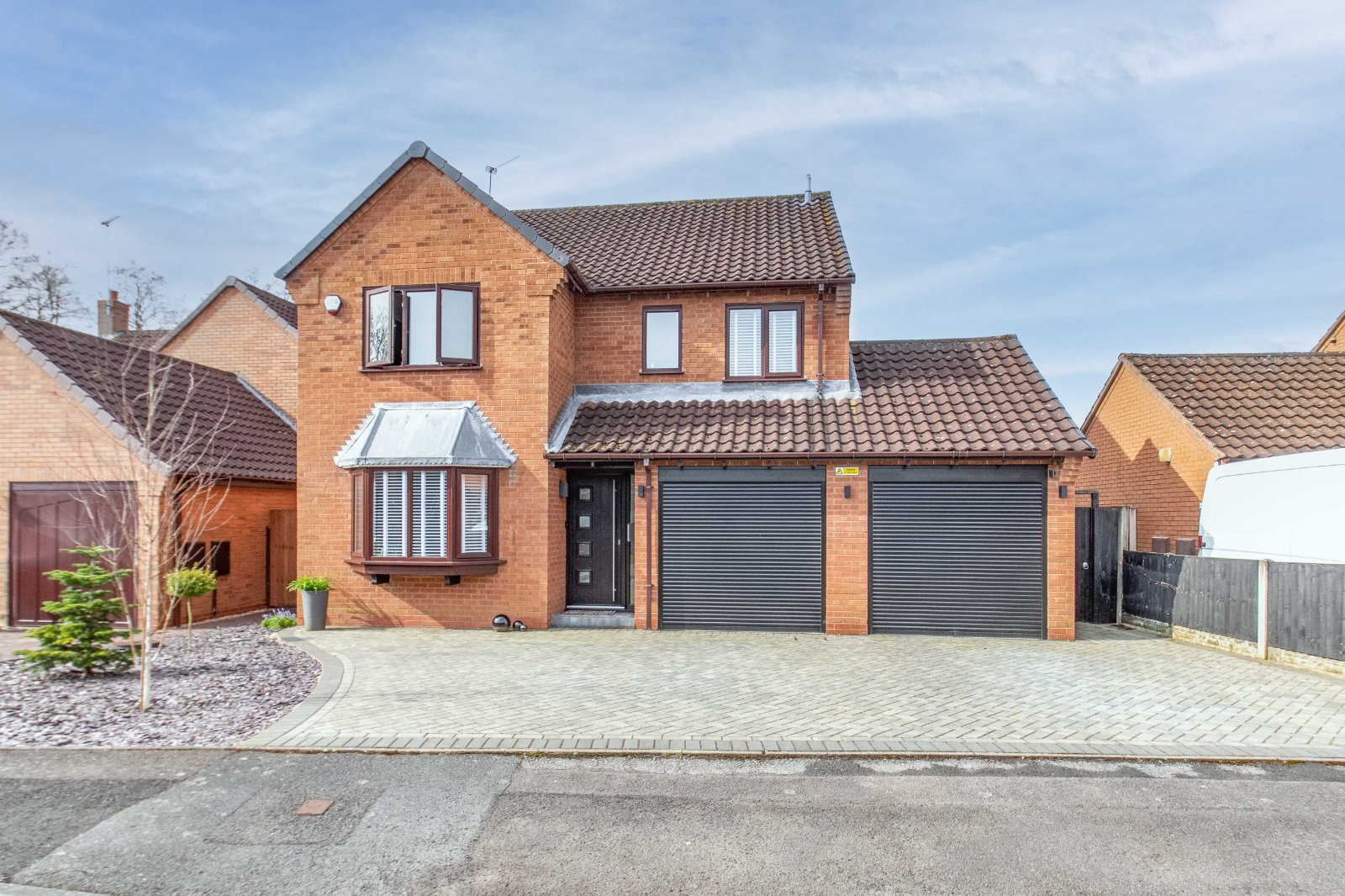 4 bed house for sale in Otter Close, Redditch  - Property Image 1