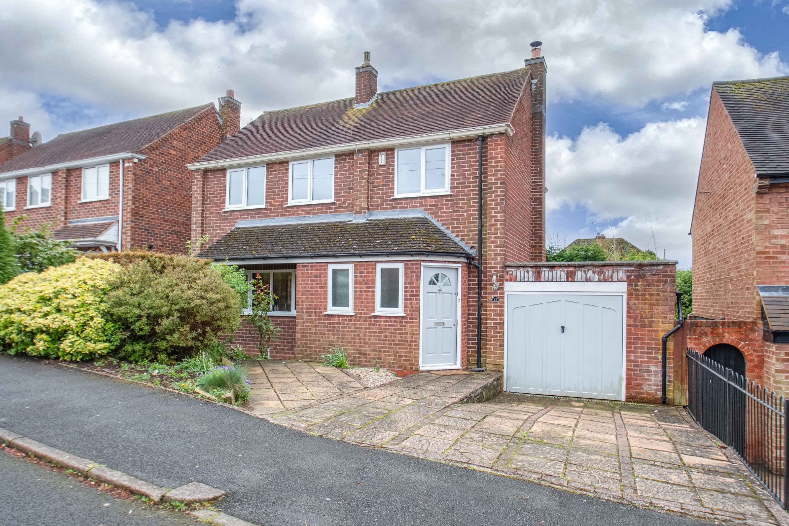 3 bed house for sale in Byron Road, Redditch - Property Image 1