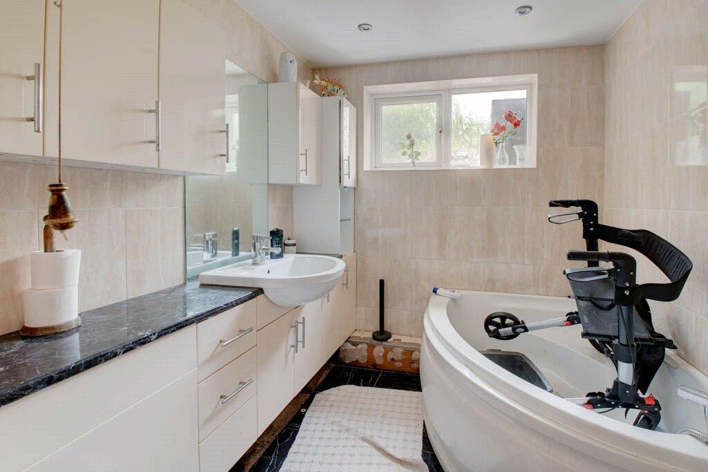3 bed for sale in Broad Street, Bromsgrove  - Property Image 2