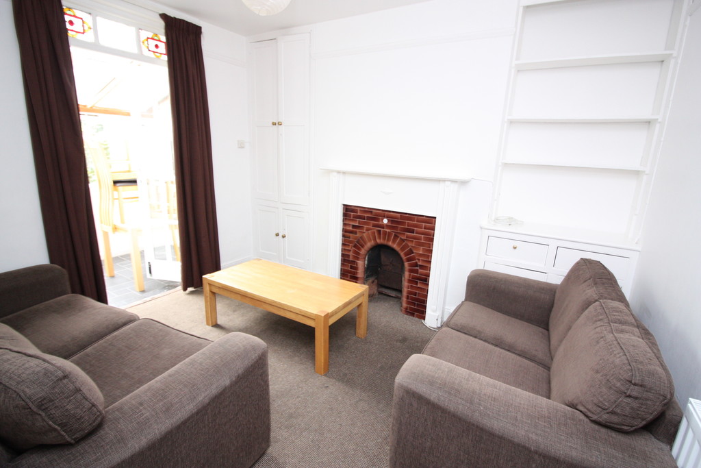 5 bed semi-detached house to rent in Victoria Street, Exeter
