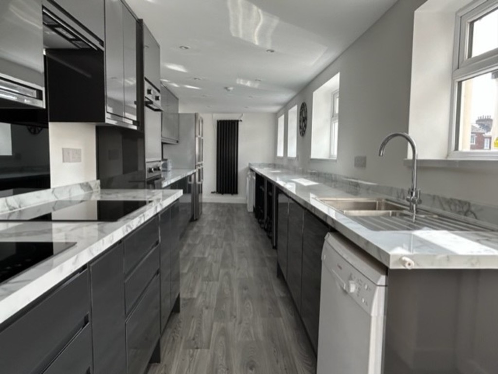 7 bed end of terrace house to rent in Pennsylvania Road, Exeter