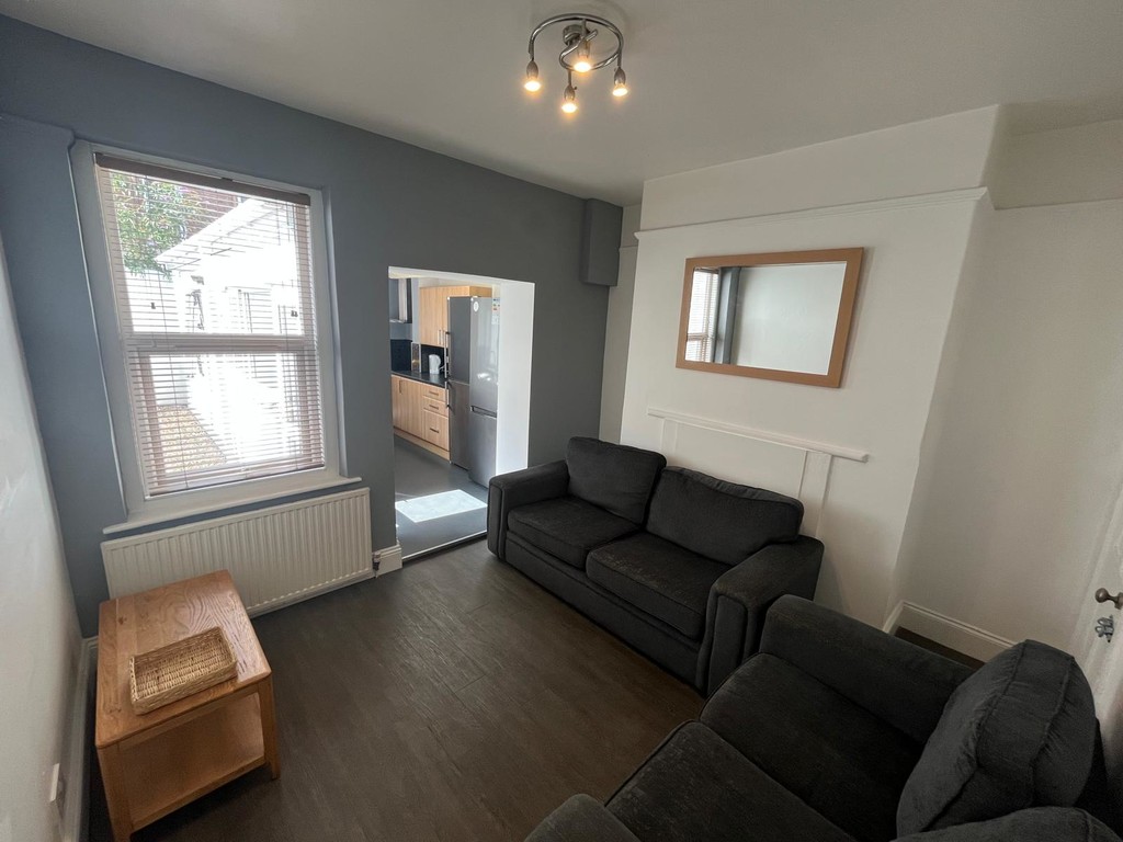 5 bed terraced house to rent in Longbrook Street, Exeter