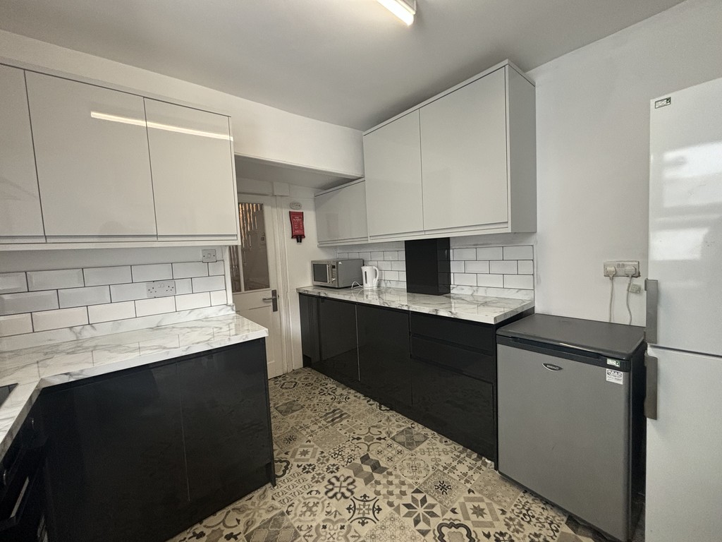 6 bed terraced house to rent in Oxford Road, Exeter