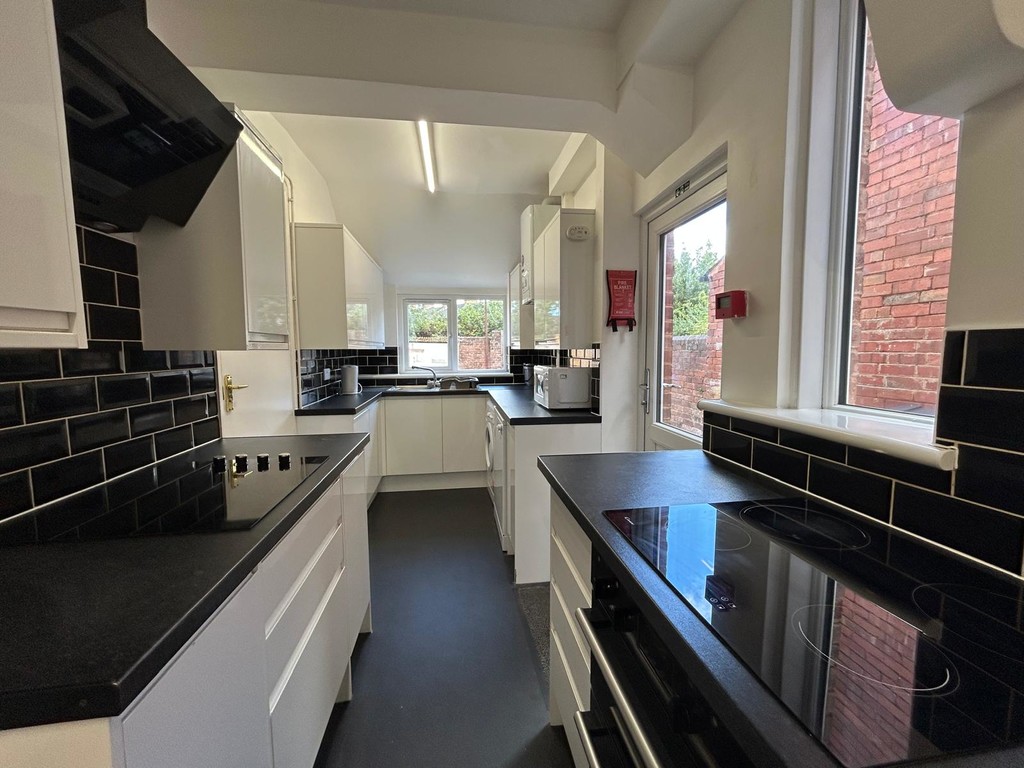 7 bed terraced house to rent in Old Tiverton Road, Exeter  - Property Image 4