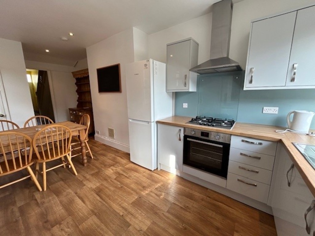 4 bed terraced house to rent in Monks Road, Exeter