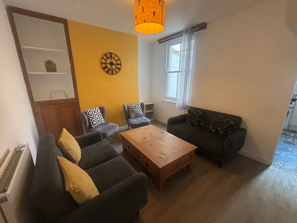4 bed terraced house to rent in Rosebery Road, Exeter  - Property Image 2
