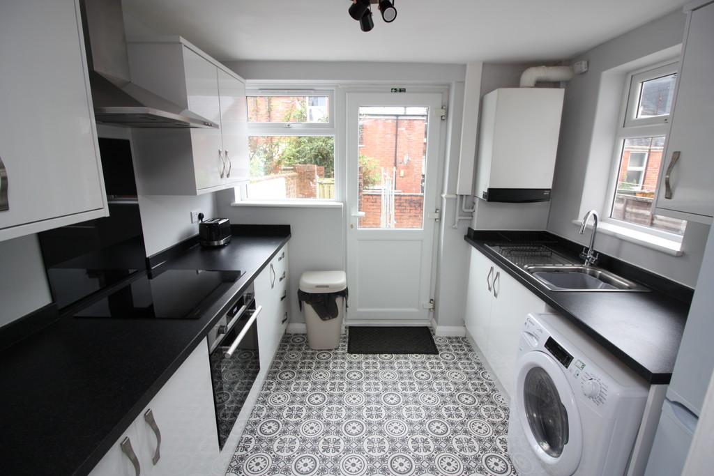 4 bed terraced house to rent in Salisbury Road, Devon  - Property Image 3