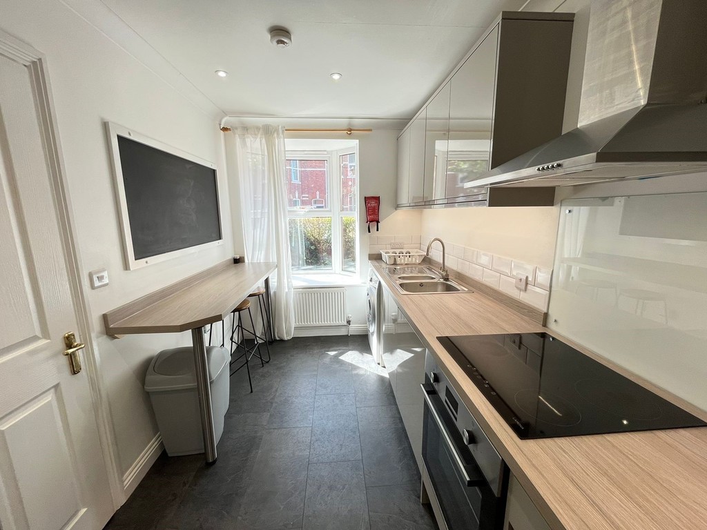 4 bed terraced house to rent in Hillsborough Avenue, Exeter