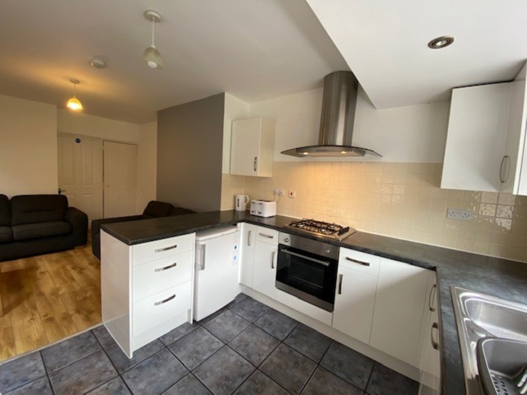 5 bed terraced house to rent in Monkswell Road, Exeter  - Property Image 1