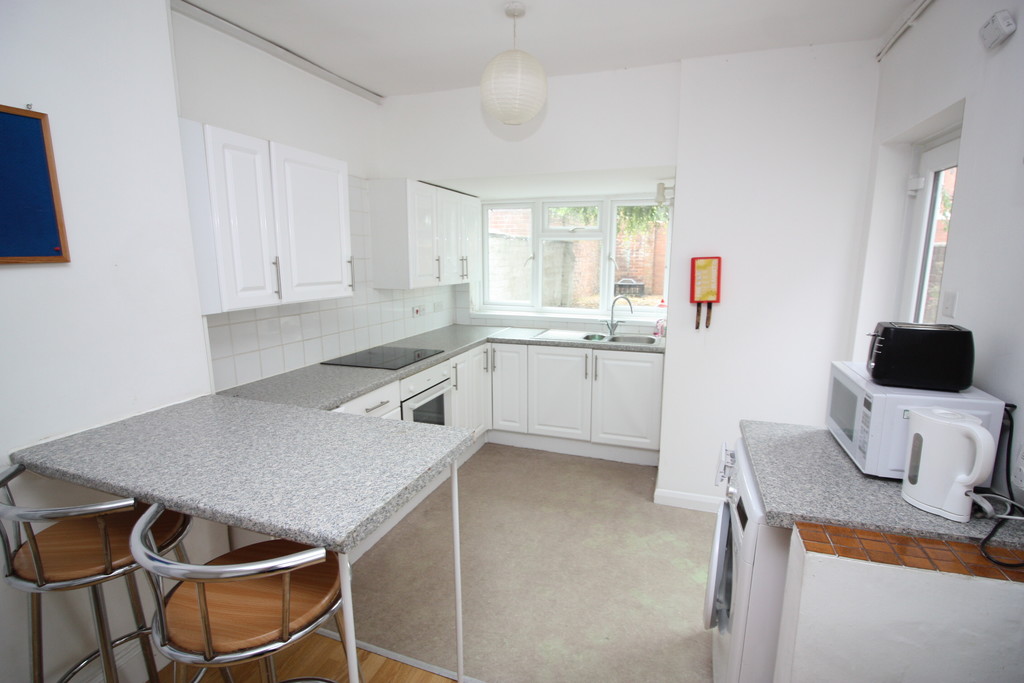 4 bed terraced house to rent in Barrack Road, Devon 1