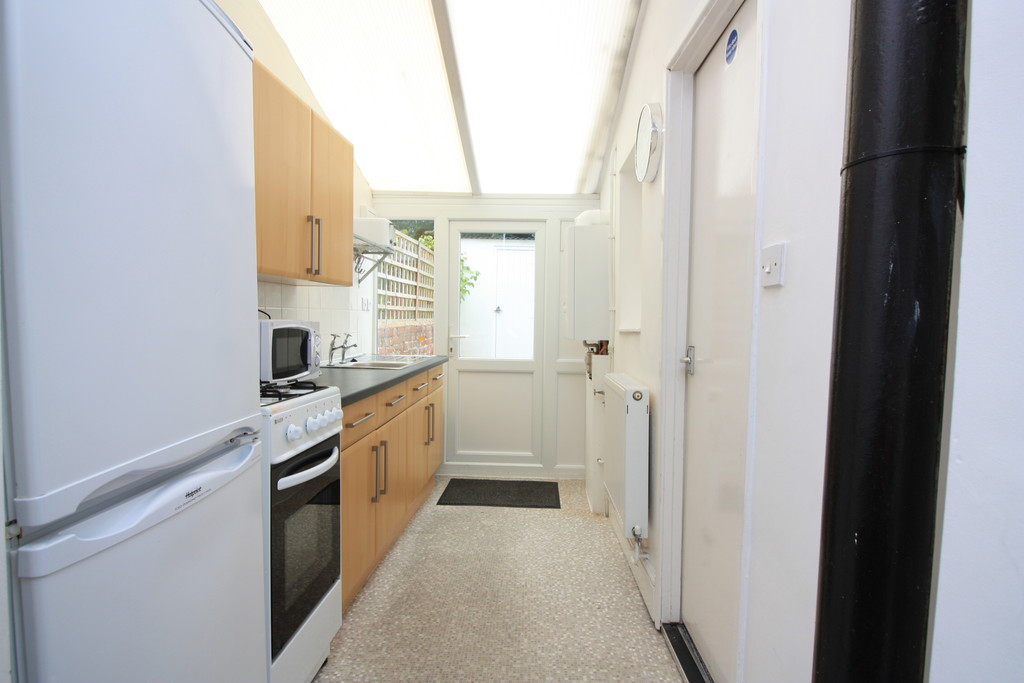 2 bed ground floor flat to rent in GFF, Exeter 3