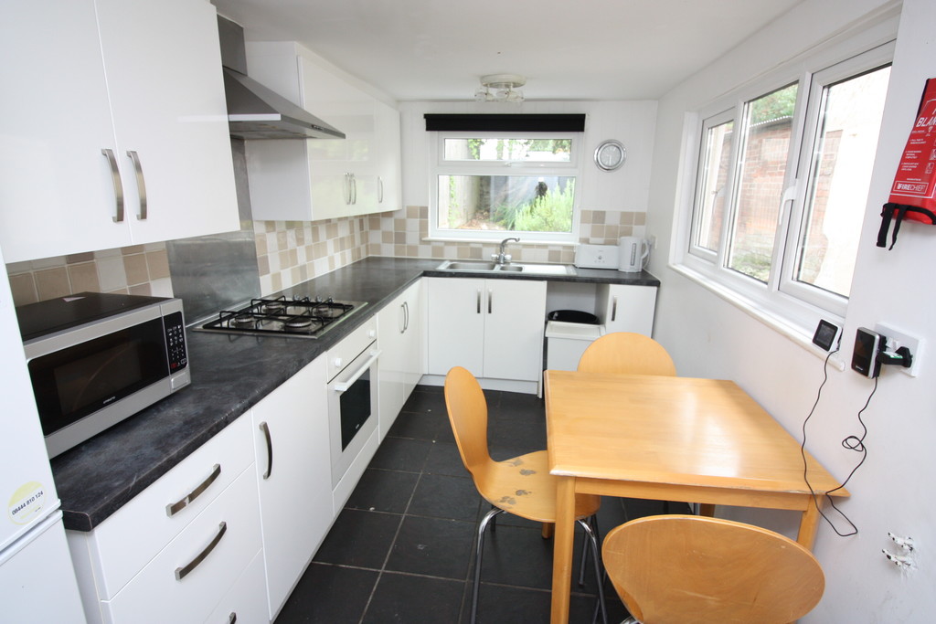 5 bed terraced house to rent in Victoria Street, Exeter