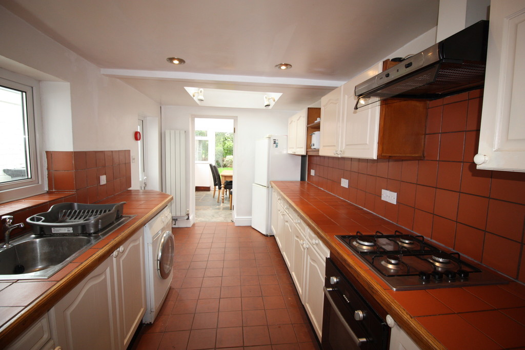 5 bed terraced house to rent in Portland Street, Exeter  - Property Image 2