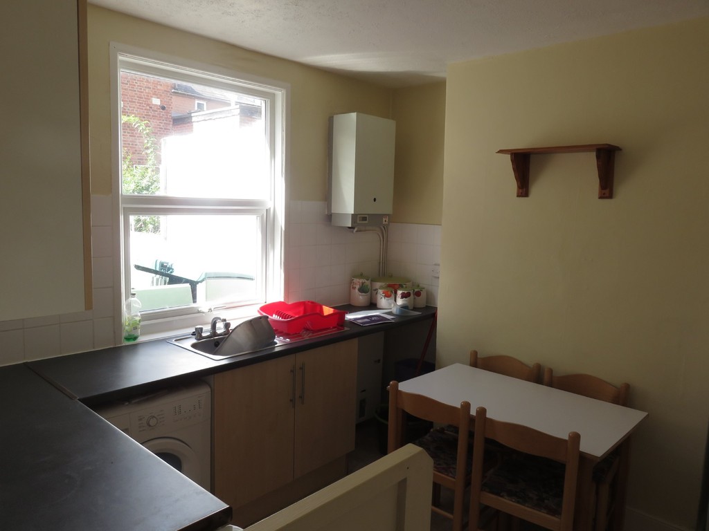 3 bed terraced house to rent in East John Walk, Exeter 2