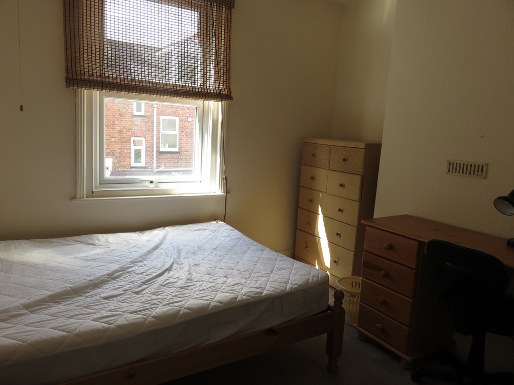 3 bed terraced house to rent in East John Walk, Exeter 3