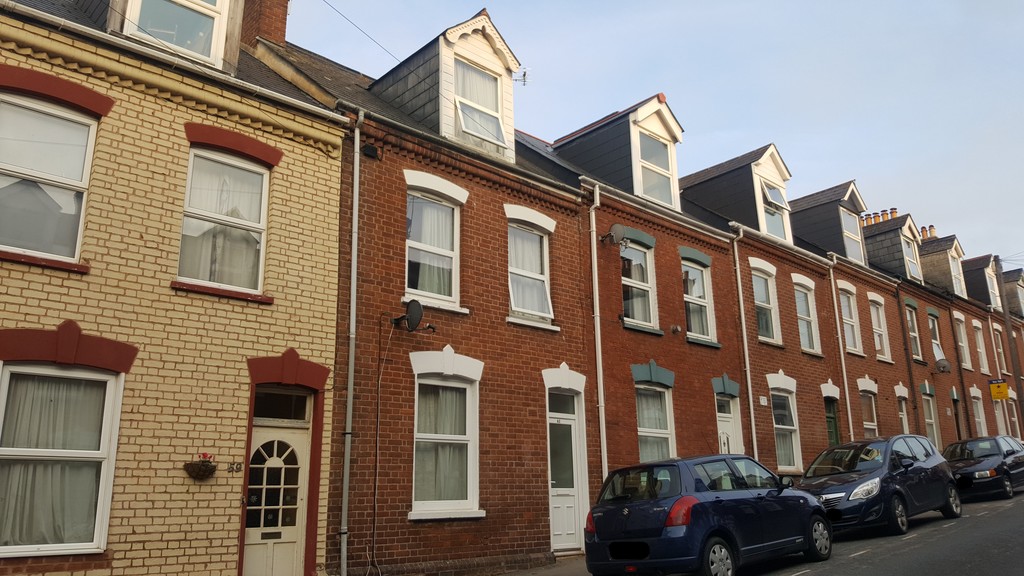 5 bed terraced house to rent in Portland Street, Devon 0