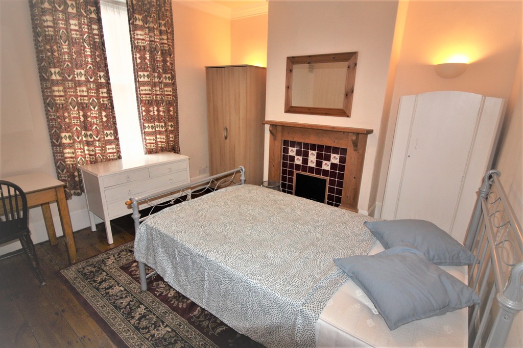 5 bed terraced house to rent in Portland Street, Devon  - Property Image 5