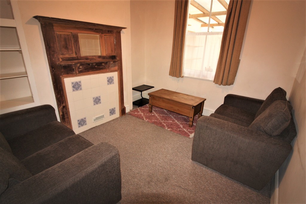 5 bed terraced house to rent in Portland Street, Devon  - Property Image 4