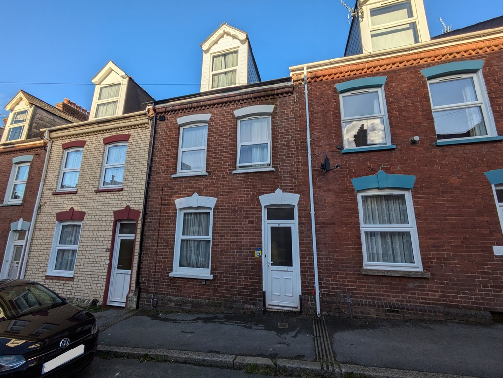 5 bed terraced house to rent in Portland Street, Devon 0