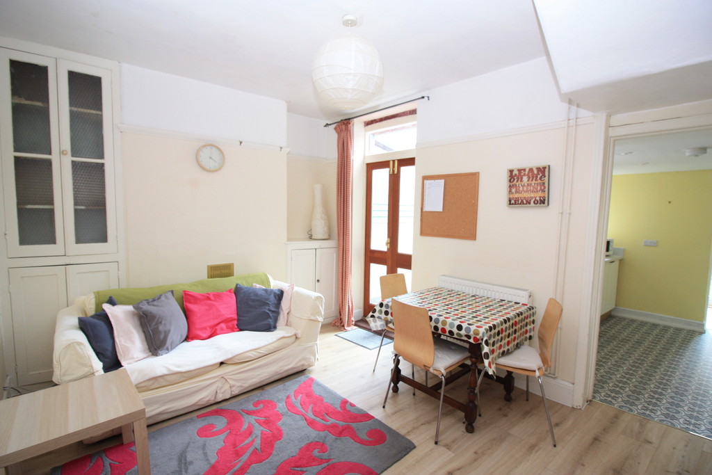 STUDENT PROPERTY 2025/2026
£160 per week per person, Excluding Bills
Rent advertised is per personHoopern Street is becoming a very popular area with its short cut through to the Prince of Wales Road. This property is spacious 3 bedroom house is well presented with gas central heating.