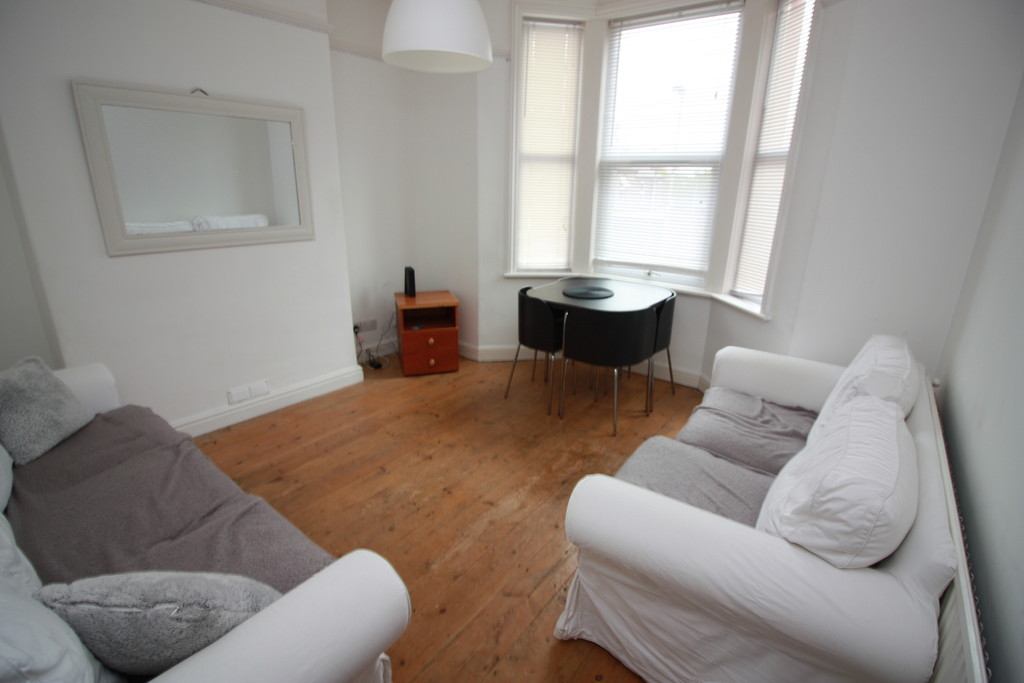 3 bed end of terrace house to rent in Kings Road, Exeter