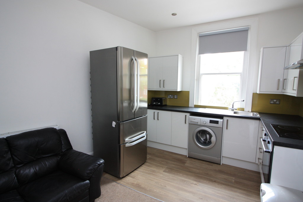 STUDENT PROPERTY 2025/2026
£175 per week per person, Excluding Bills
Rent advertised is per person4  bedroom 2nd floor flat in the popular area of Pennsylvania Road, The property benefits from a large open plan kitchen & lounge, four double bedrooms and a bathroom.