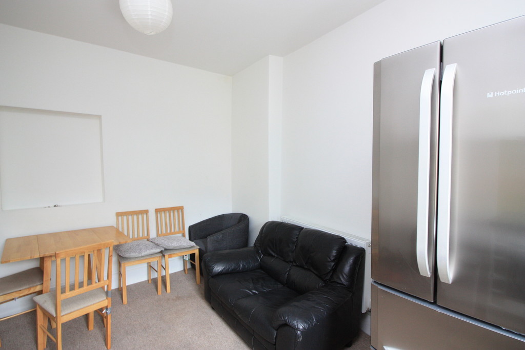 4 bed flat to rent in Pennsylvania Road  - Property Image 3