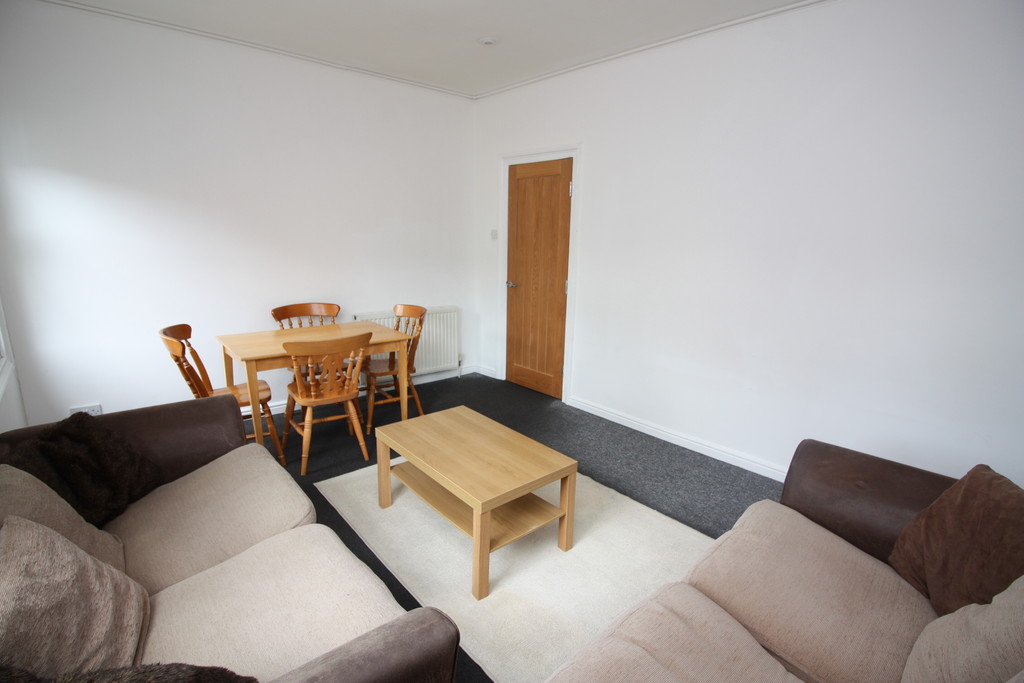 4 bed maisonette to rent in Clifton Road  - Property Image 2