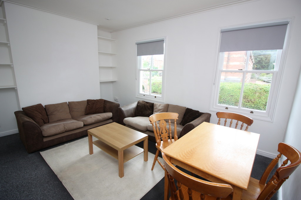 STUDENT PROPERTY 2025/2026
£135 per week per person, Excluding Bills
Rent advertised is per personMaisonette conveniently located for Main Campus and St Luke’s as well as the RD&E.
Property comprises a large sociable lounge, fully fitted kitchen and a recently refurbished bathroom as well as a communal courtyard.