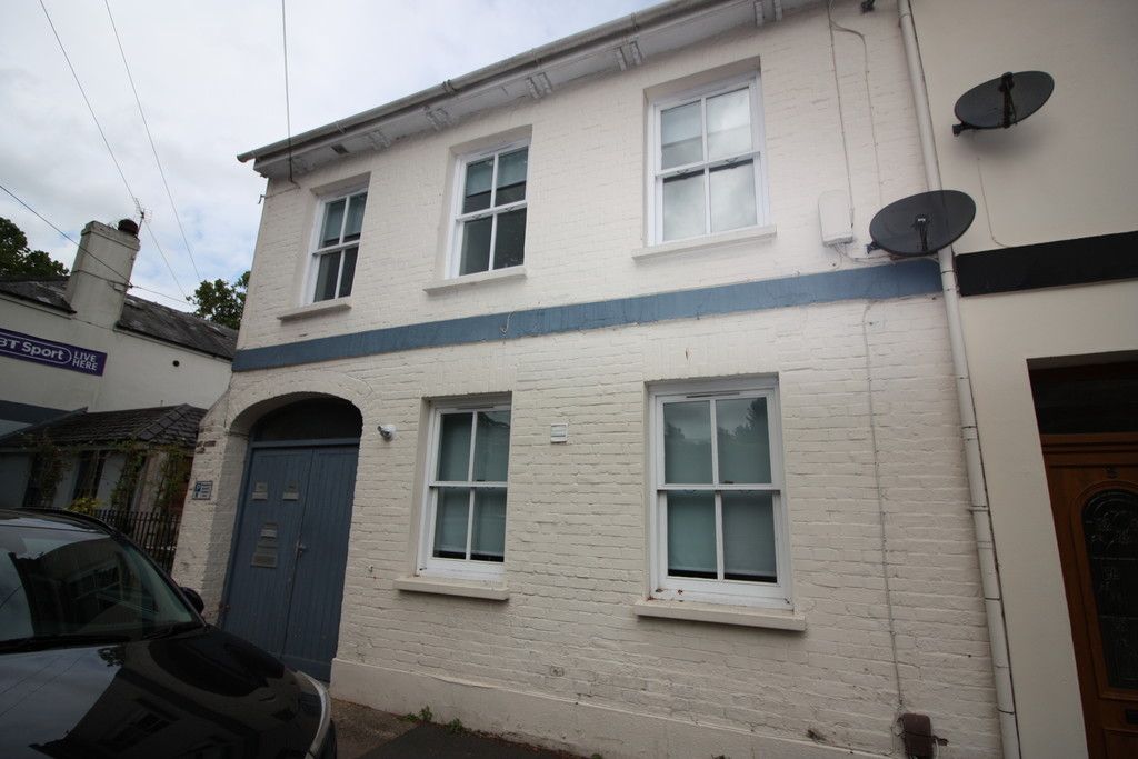 4 bed maisonette to rent in Clifton Road 5