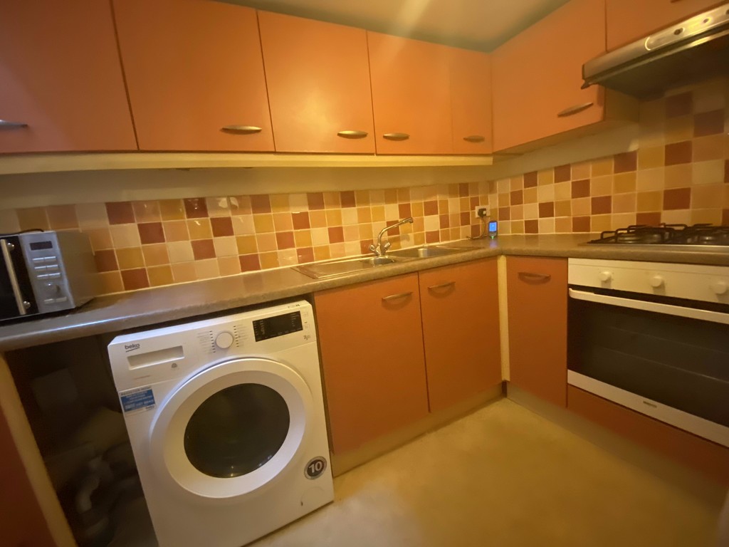 2 bed end of terrace house to rent in King Street, Devon 2